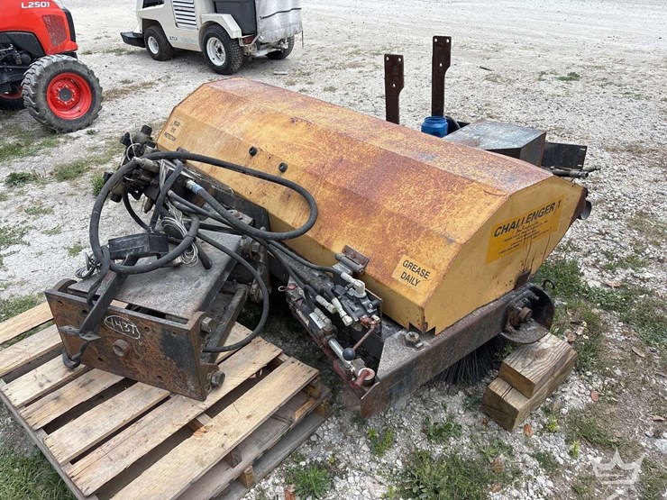 84in.-smith-challenger-hydraulic-rotary-broom-tractor-attachment-image-3