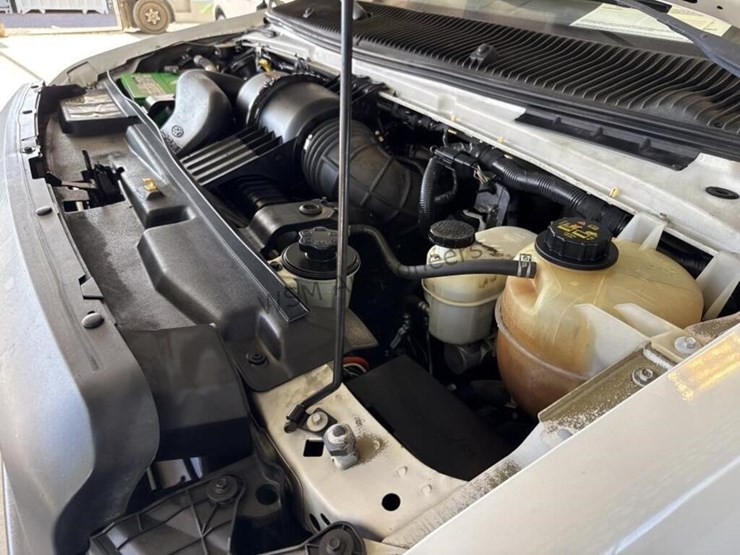 2013-ford-cargo-image-17