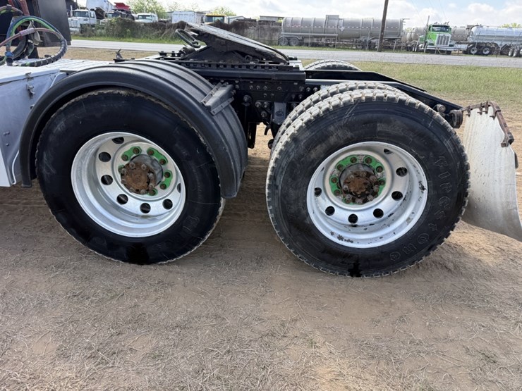 2019-mack-pinnacle-image-18