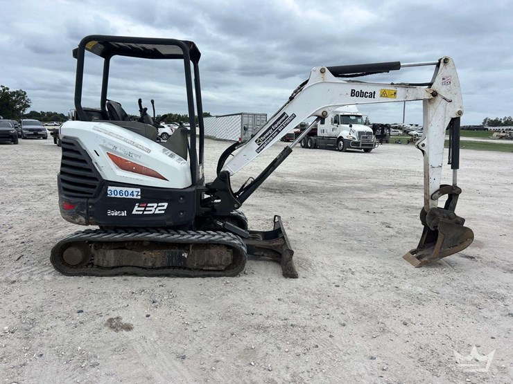 2019-bobcat-e32i-image-35