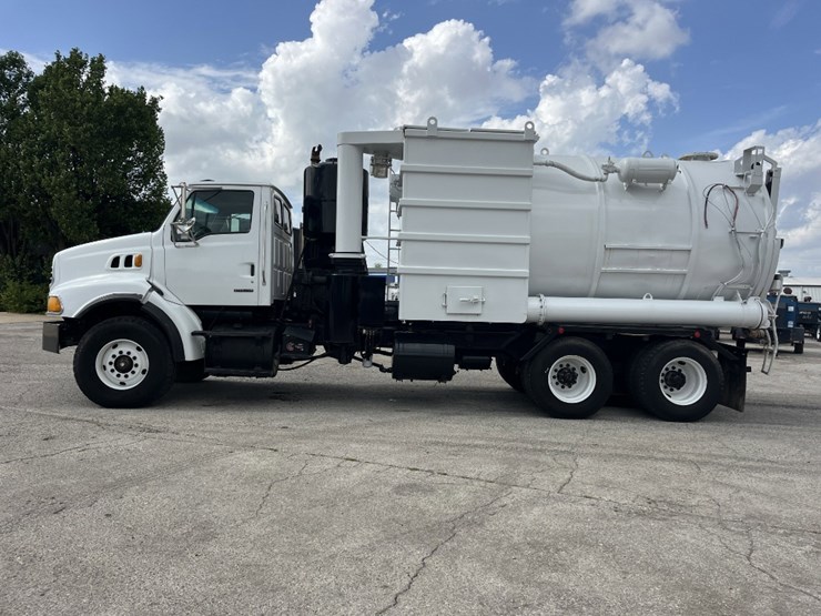 2005-sterling-lt9500-image-8