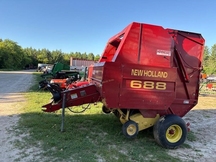 new-holland-688-image-1