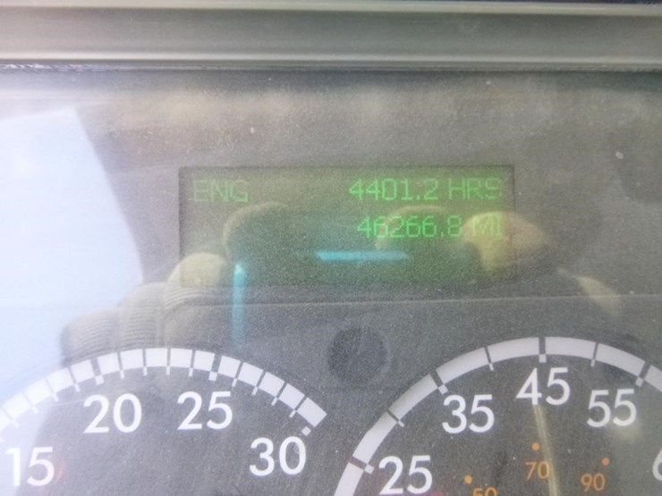 2016-freightliner-m2-106-image-44
