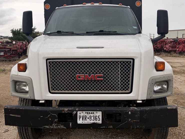 2009-gmc-topkick-image-3