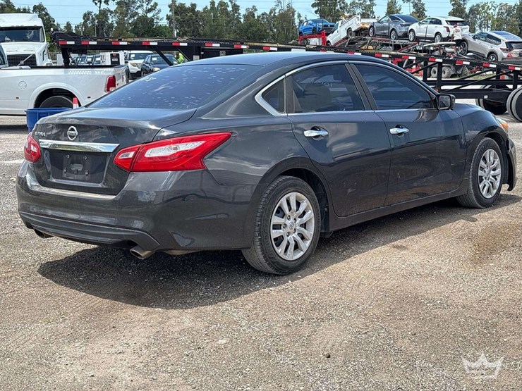 2017-nissan-altima-sedan-image-3