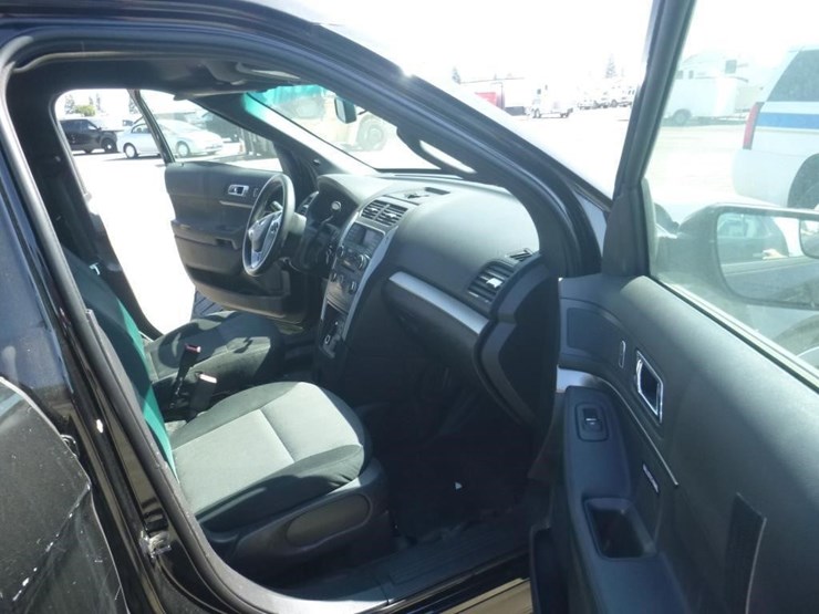 2015-ford-explorer-image-6