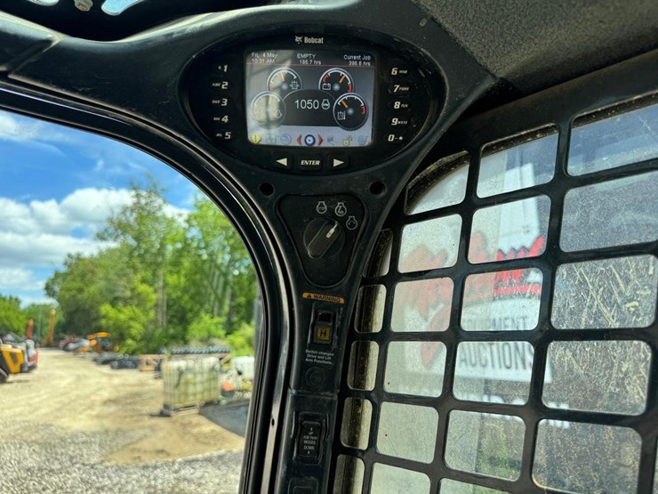2017-bobcat-t750-image-25