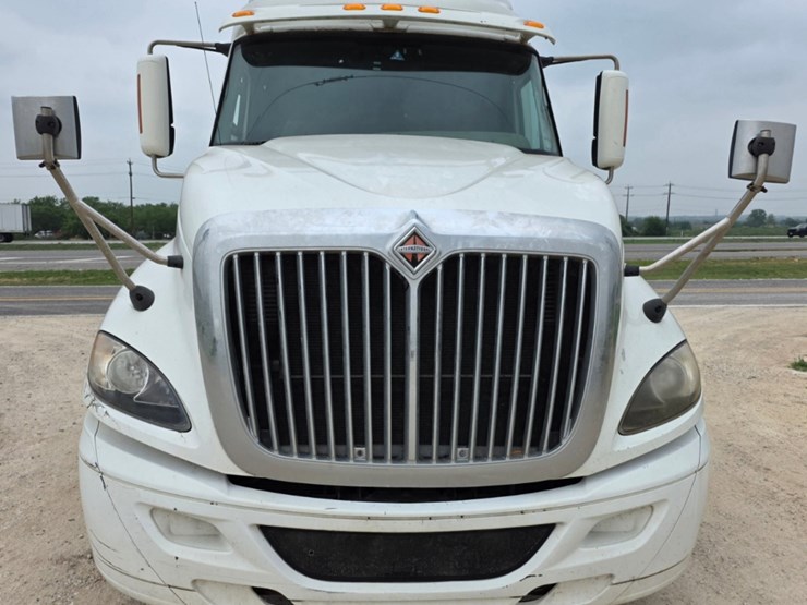 2015-international-prostar-image-2