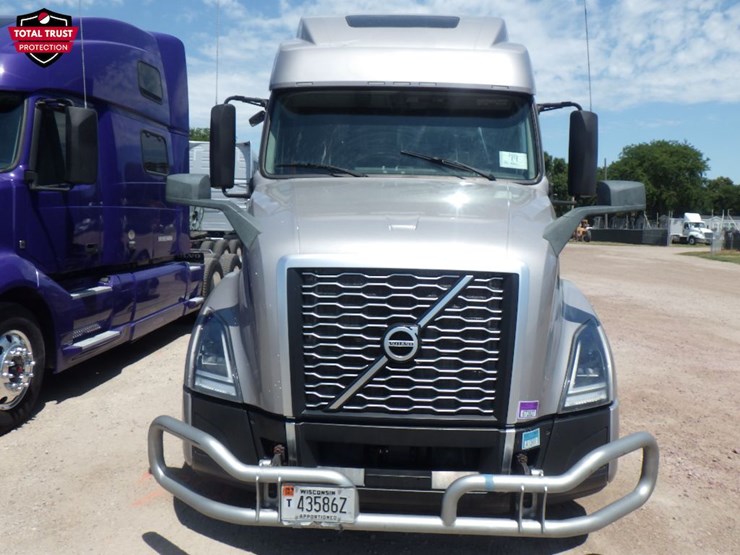 2022-volvo-vnl860-image-2