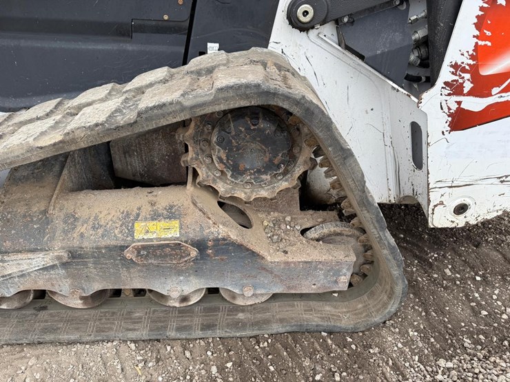 2020-bobcat-t76-image-19