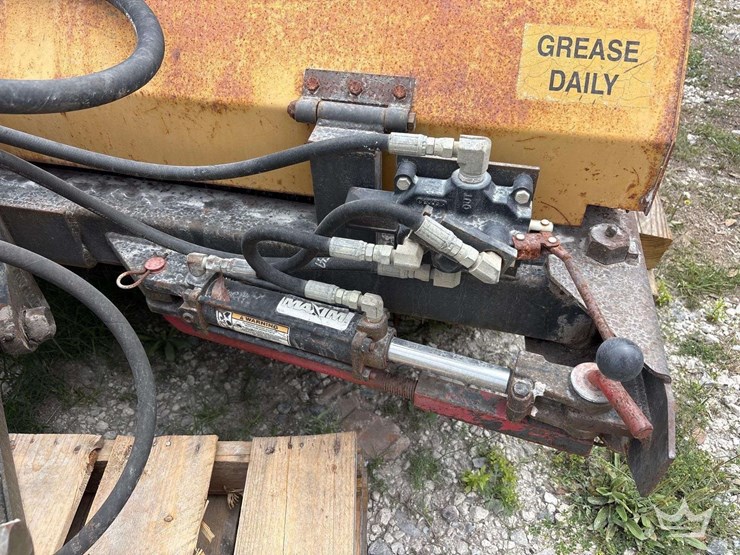 84in.-smith-challenger-hydraulic-rotary-broom-tractor-attachment-image-8