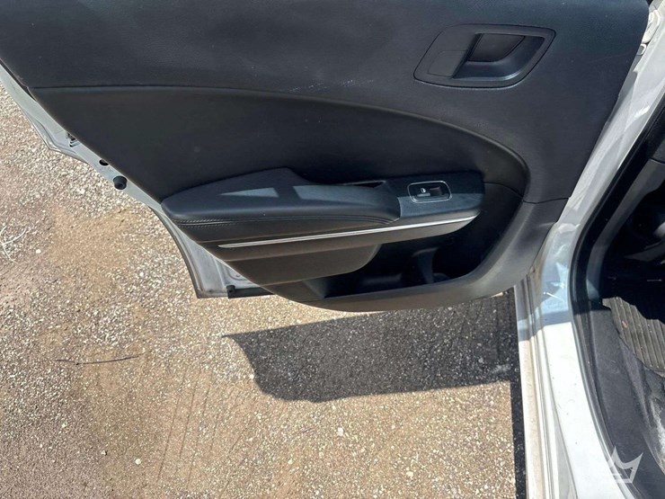 2018-dodge-charger-sedan-image-16