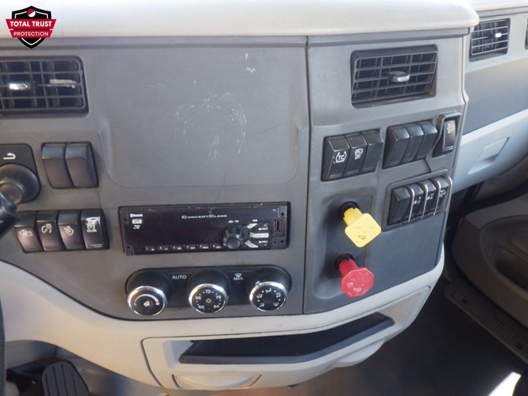 2020-peterbilt-579-image-17