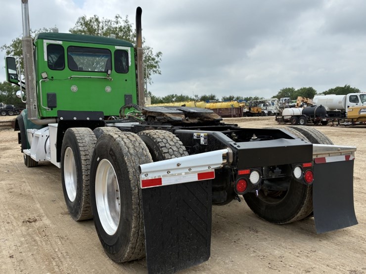 2014-peterbilt-567-image-6