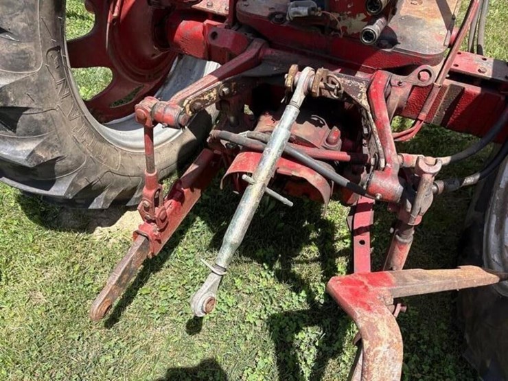 farmall-350-gas-tractor-image-11