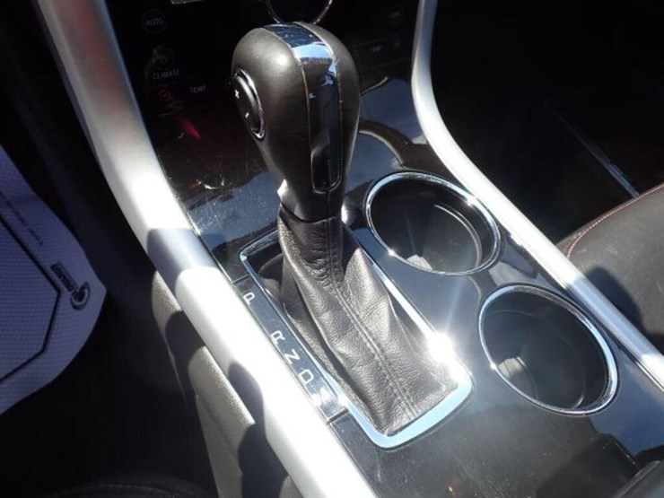 2011-ford-edge-image-23