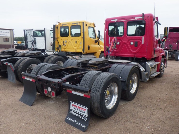 2017-freightliner-cascadia-125-image-9