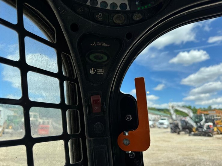 2017-bobcat-t750-image-24