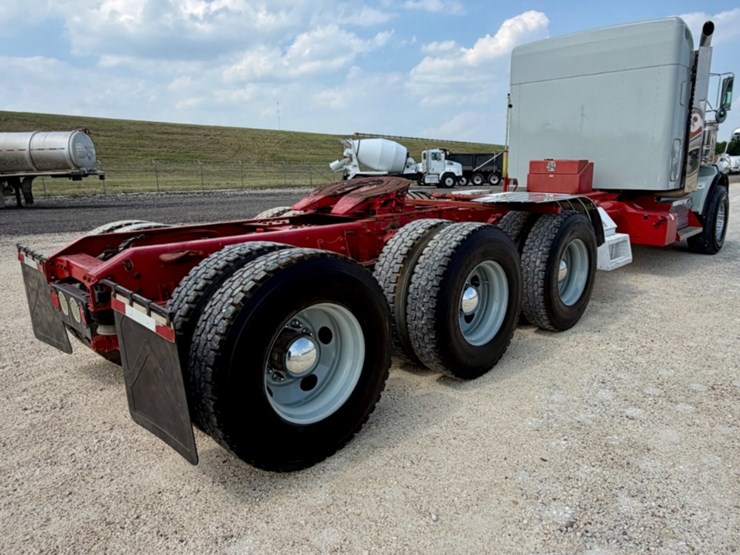 2011-kenworth-t800-image-5