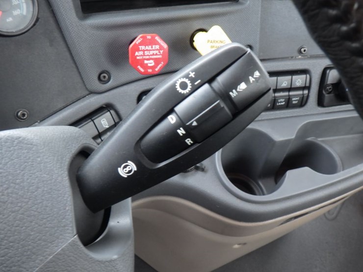 2018-freightliner-cascadia-125-image-17
