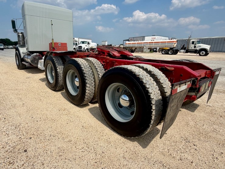 2011-kenworth-t800-image-7