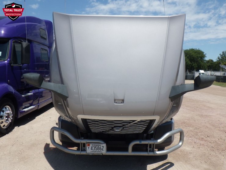 2022-volvo-vnl860-image-23