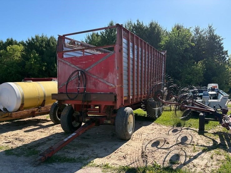h&s-22'-forage-box-image-3