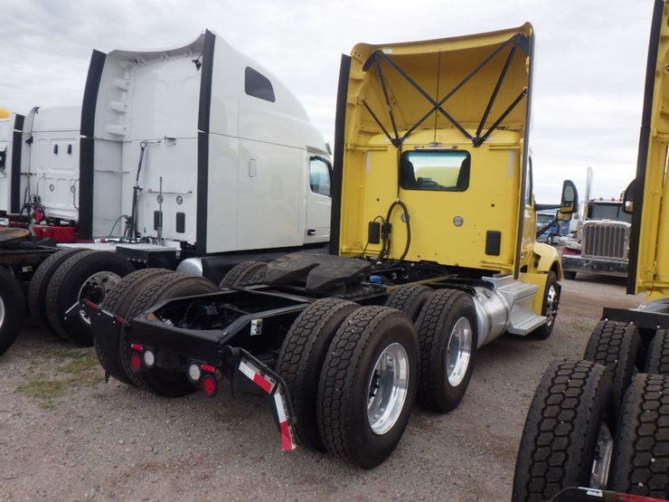 2023-peterbilt-579-image-7