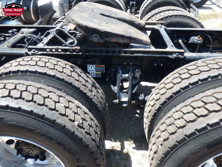 2020-peterbilt-579-image-14