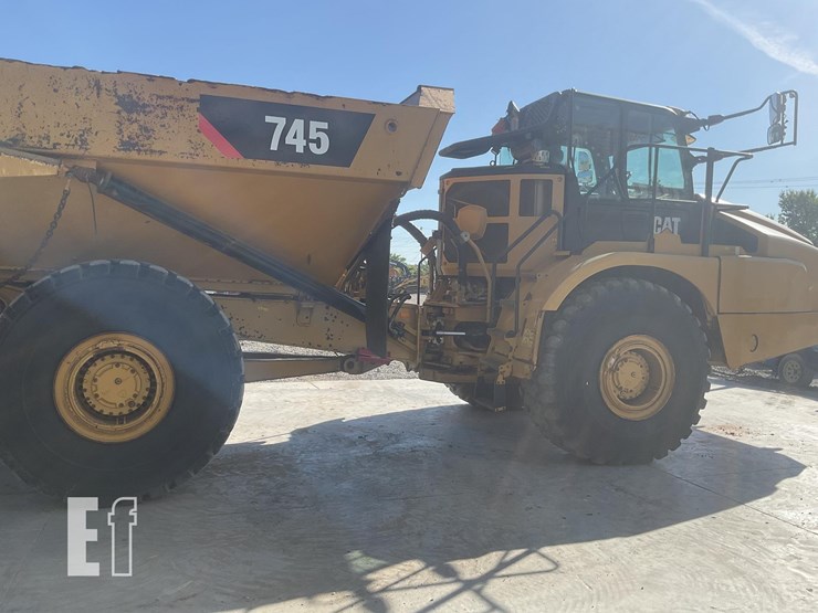 2019-caterpillar-745-image-5