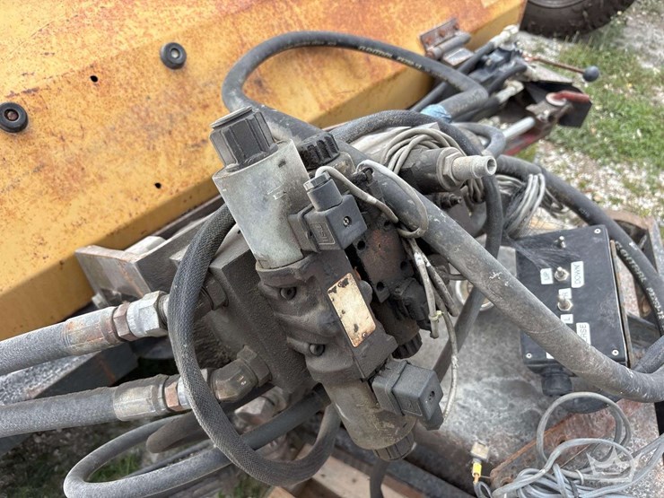 84in.-smith-challenger-hydraulic-rotary-broom-tractor-attachment-image-10