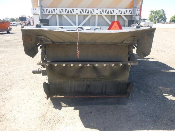 2016-freightliner-m2-106-image-32