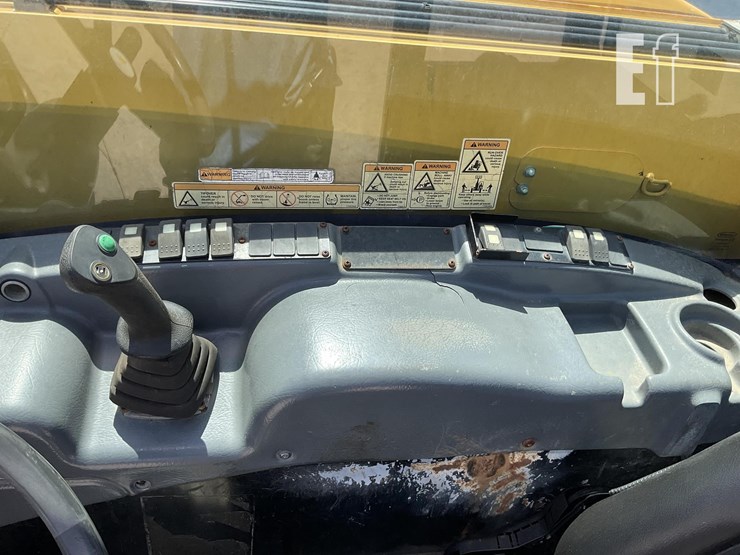 2015-caterpillar-th255c-image-12