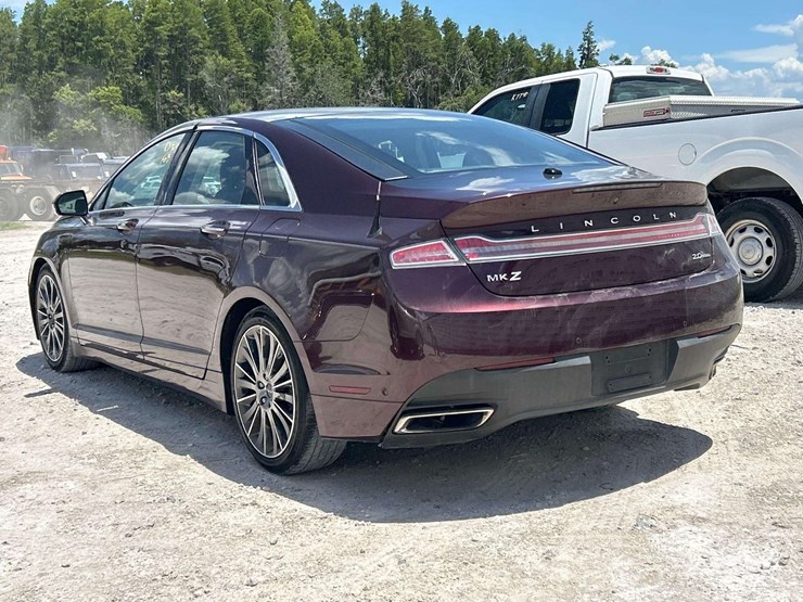 2013-lincoln-mkz-sedan-image-4
