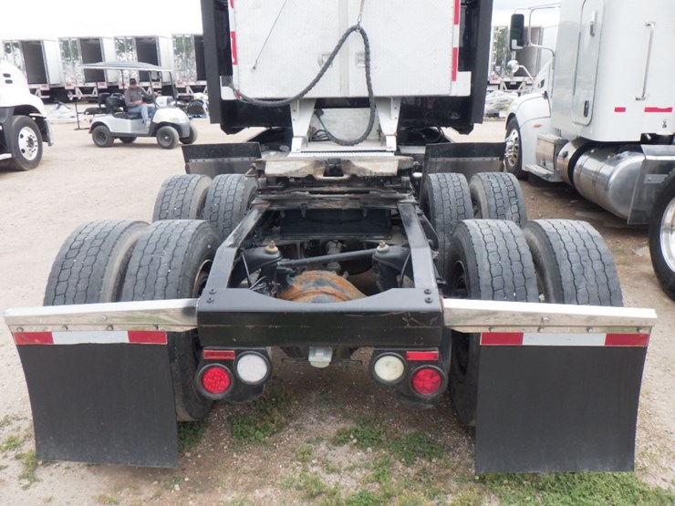 2014-peterbilt-386-image-9
