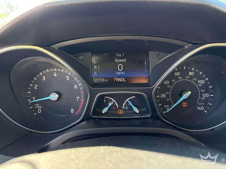 2015-ford-focus-sedan-image-17