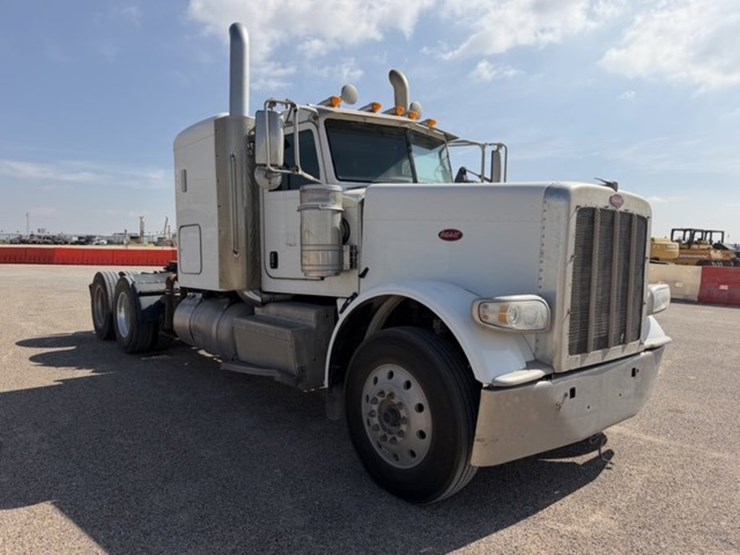 2016-peterbilt-389-image-3