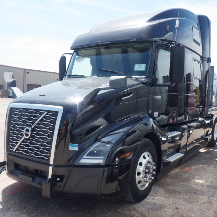 2022 VOLVO VNL860