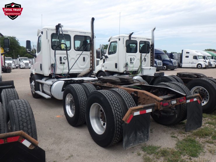 2019-freightliner-cascadia-116-image-11