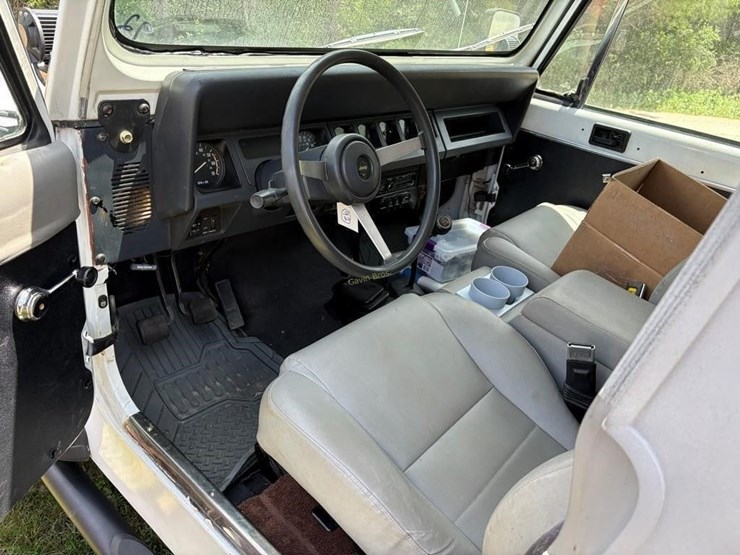 1991-jeep-wrangler-image-6