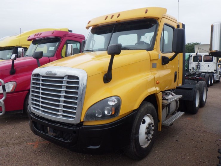 2018-freightliner-cascadia-125-image-1