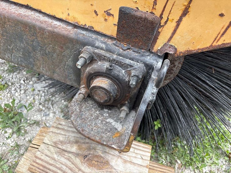 84in.-smith-challenger-hydraulic-rotary-broom-tractor-attachment-image-6