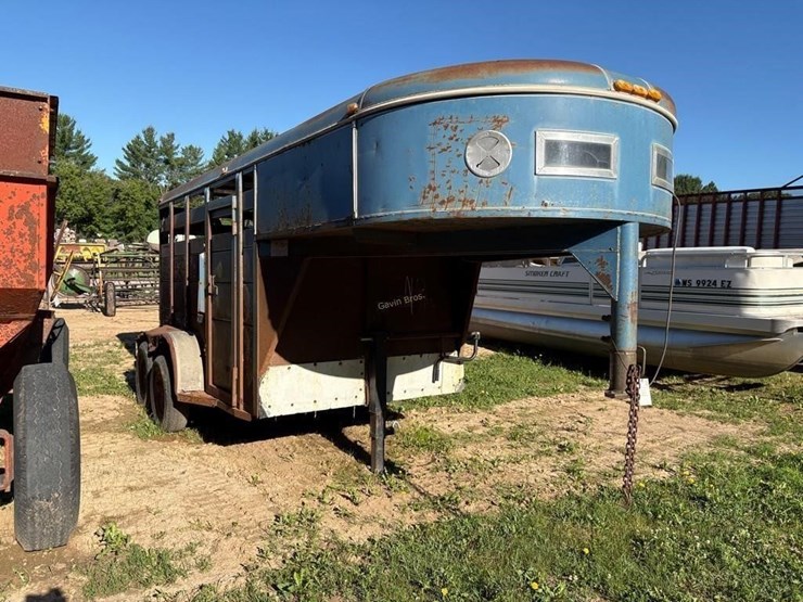 10'-gooseneck-cattle-trailer-image-3