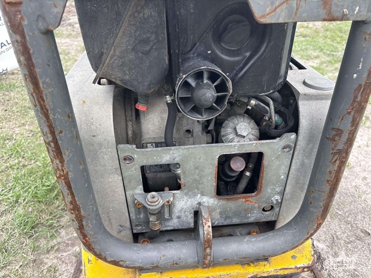 2016-wacker-neuson-dpu5545-vibratory-plate-compactor-image-7