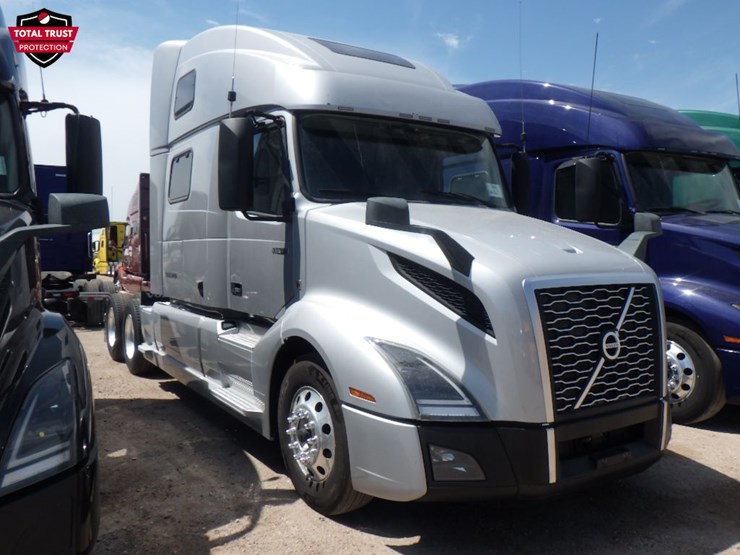 2022-volvo-vnl860-image-3