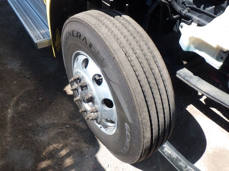 2022-peterbilt-579-image-23