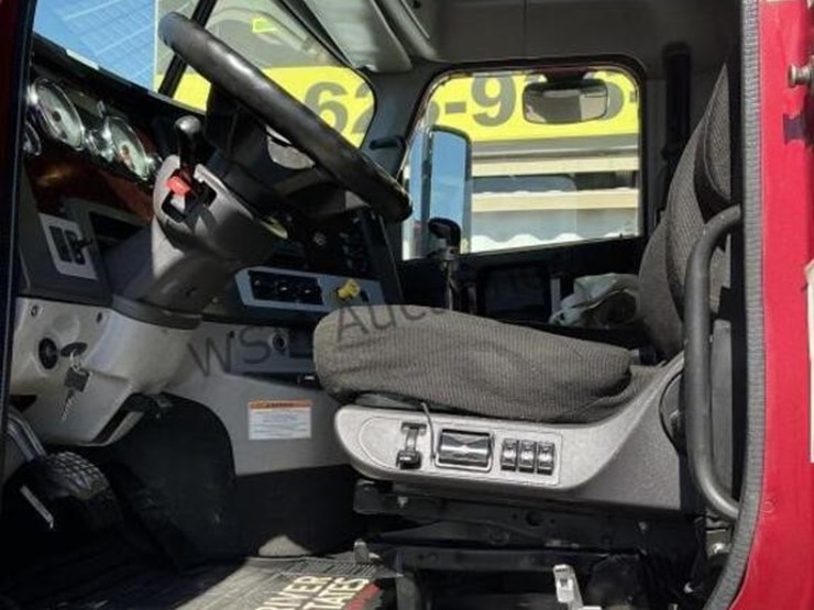 2016-freightliner-122sd-image-18