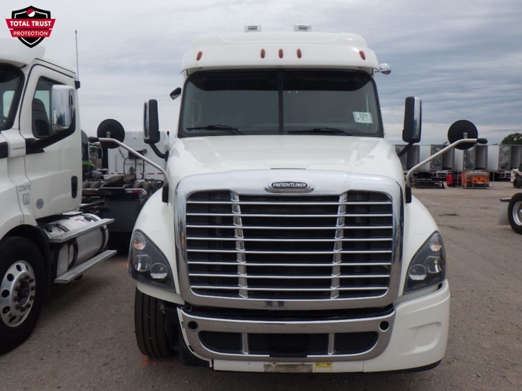 2019-freightliner-cascadia-125-image-2