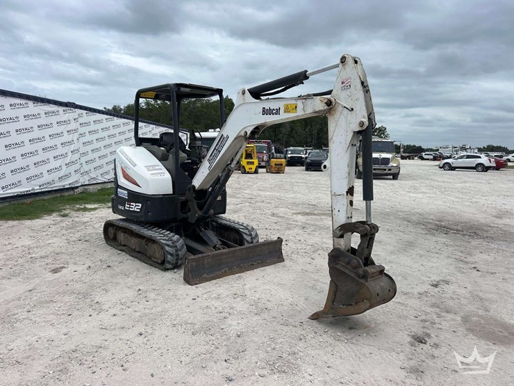 2019-bobcat-e32i-image-2