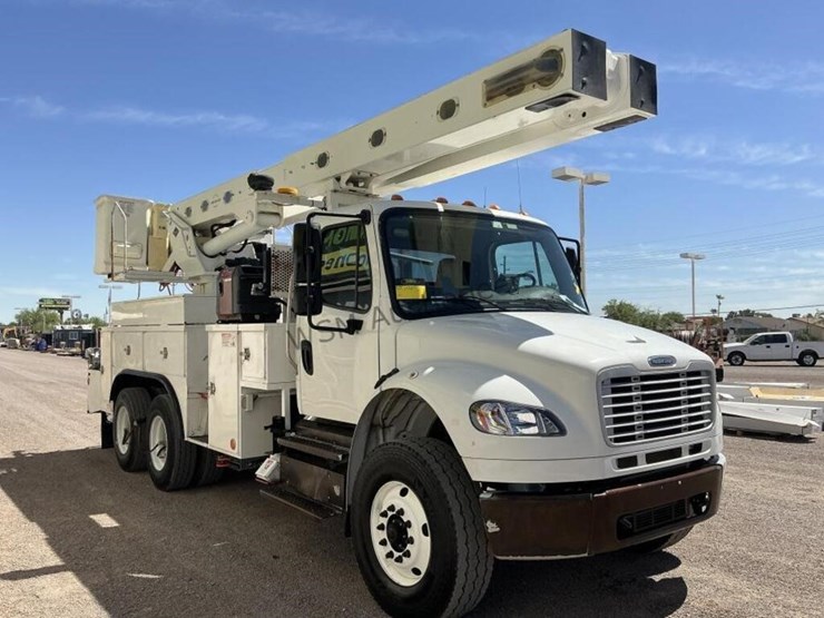 2013-freightliner-m2-106-image-4